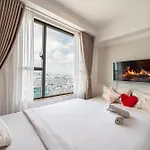 2Br Amazing River View